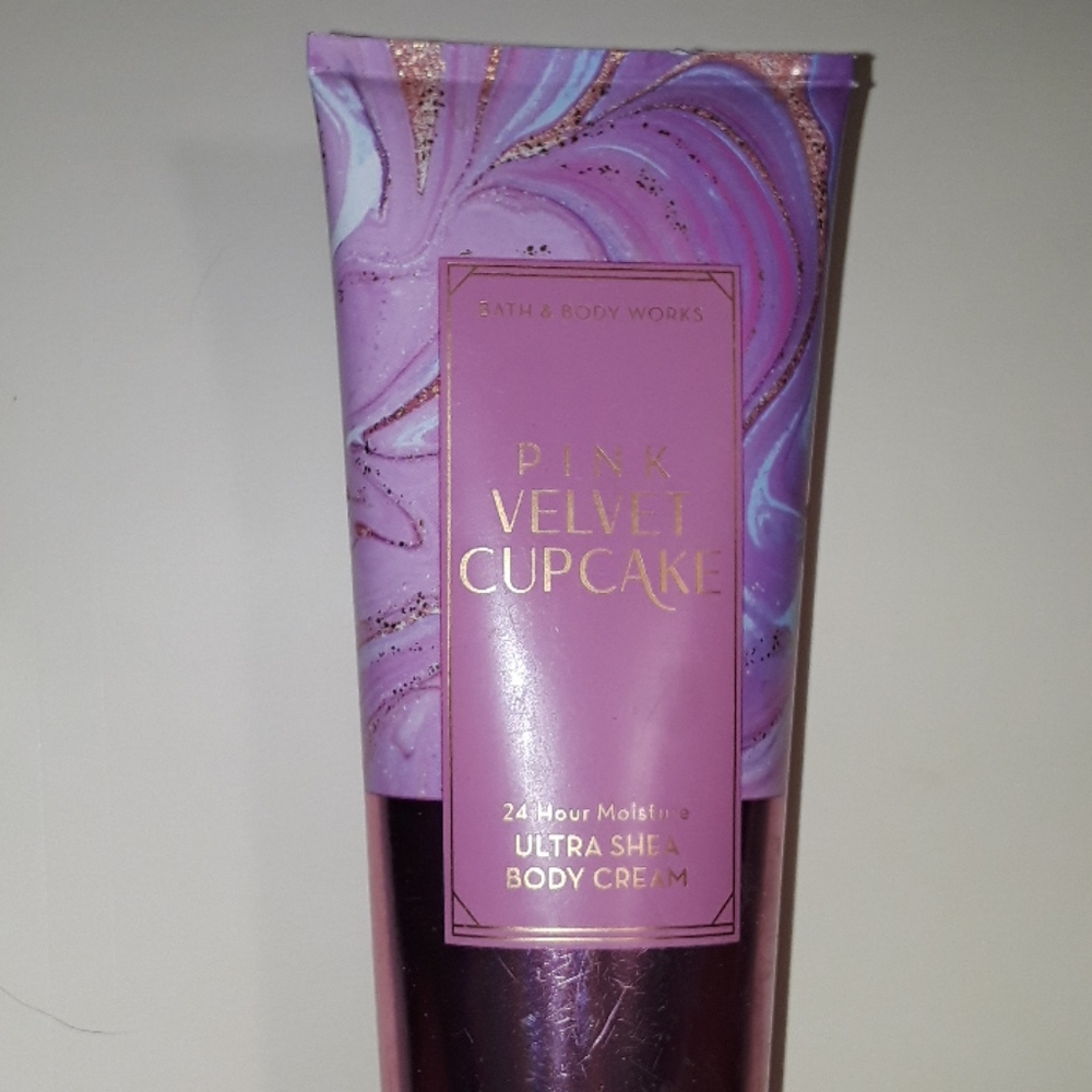 Bath and body works pink velvet cupcake body cream